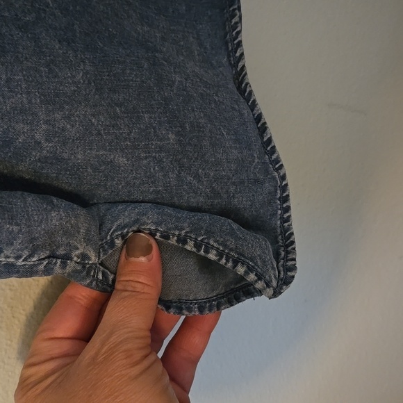 Jane + Delancey | Acid Washed Chambray Short Sleeve Button Down Shirt Size Large - Picture 7 of 9